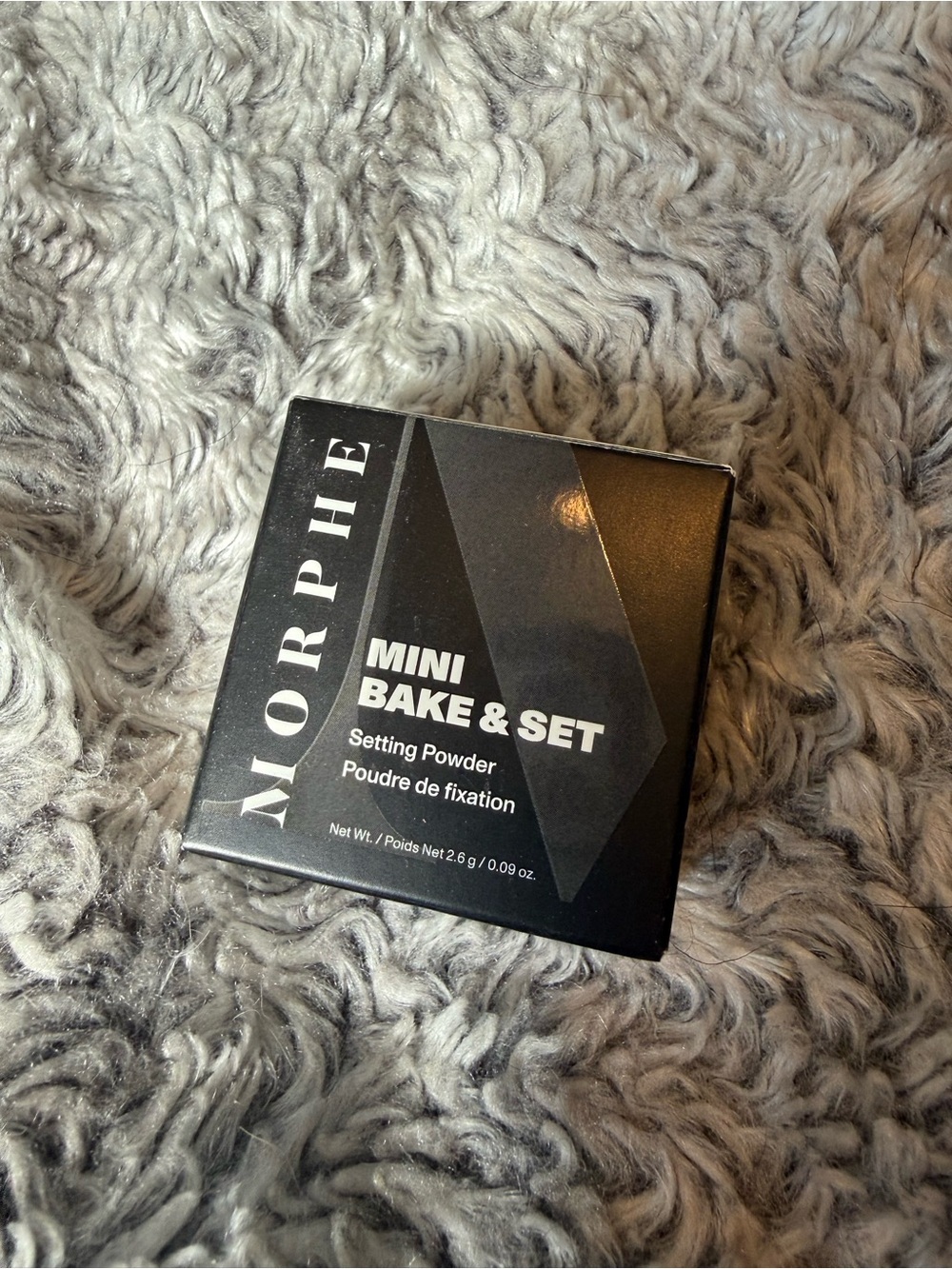 Morphe 16-Hour Staying Powder Compact - Black & White Text